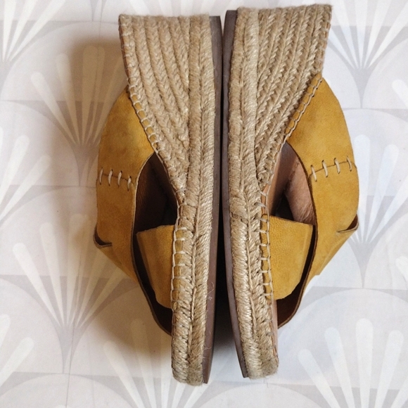 $5 Deal Kelsi Dagger Brooklyn yellow wedge - Picture 3 of 7